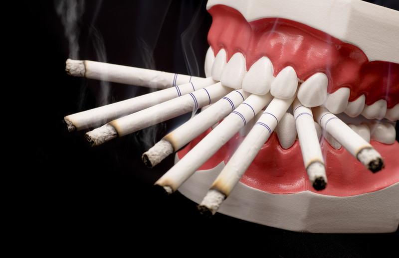 Clínica Dental Doctores Pampols y Brotons - Dentista de Confianza en Majadahonda - Tabaco y dientes